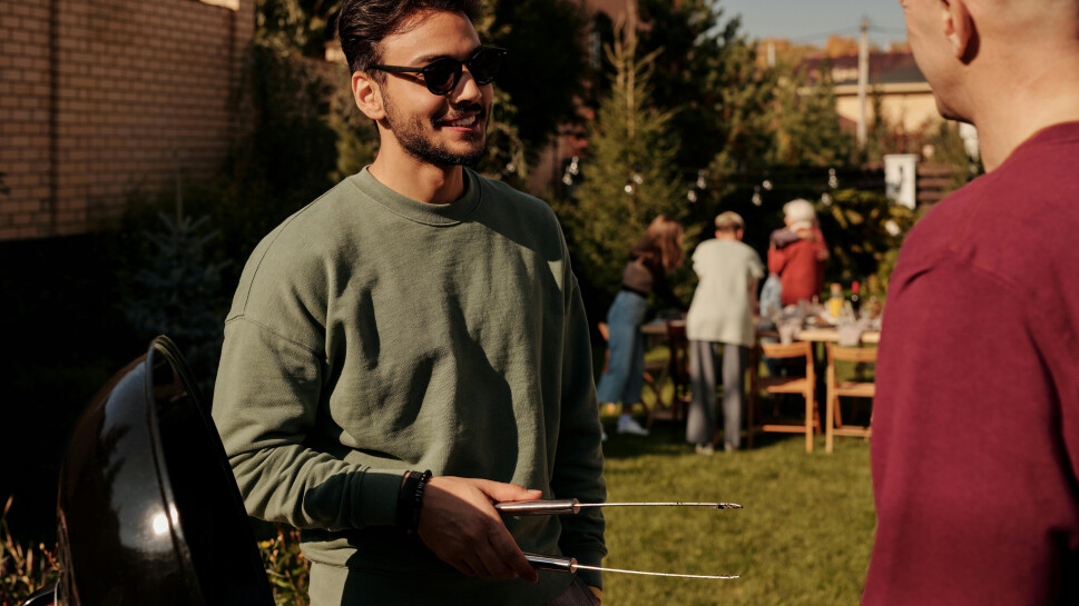 Talking to your neighbour5637754